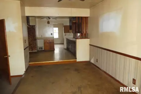 2215 S 12th St, Springfield, IL 62703 photo 6