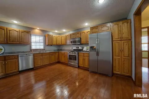 109 Forest Park, Chatham, IL 62629 photo 3
