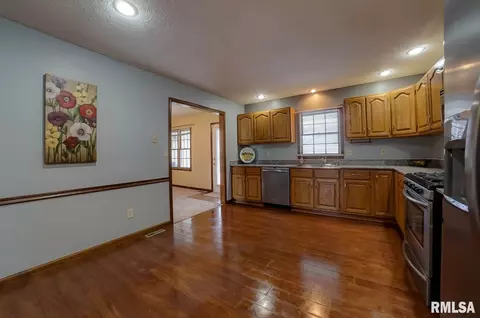 109 Forest Park, Chatham, IL 62629 photo 5