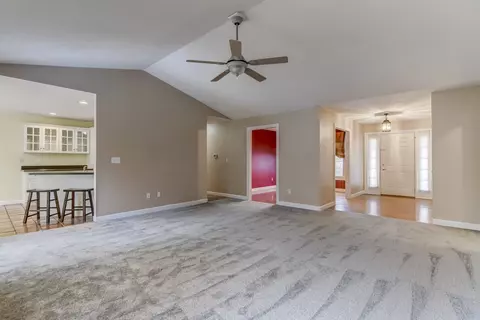 2012 Burgess Dr, Springfield, IL 62711 photo 4