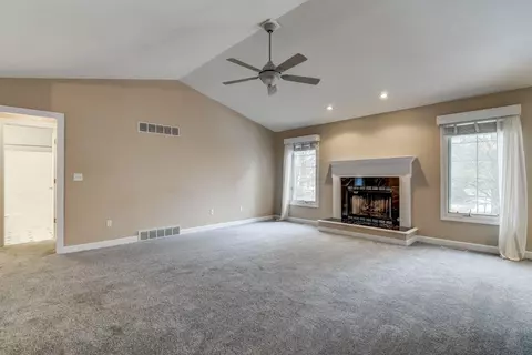 2012 Burgess Dr, Springfield, IL 62711 photo 2