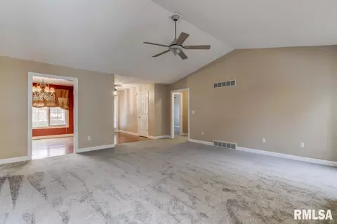 2012 Burgess Dr, Springfield, IL 62711 photo 3
