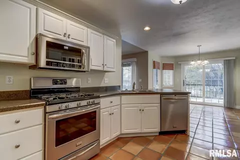 2012 Burgess Dr, Springfield, IL 62711 photo 9