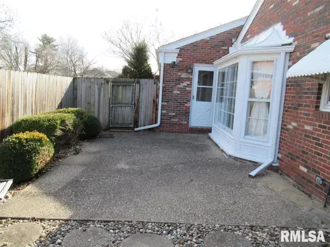 143 Oakmont Dr, Springfield, IL 62704 photo 4