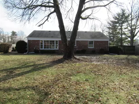 143 Oakmont Dr, Springfield, IL 62704 photo 2