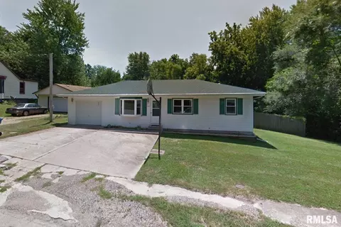 906 E Madison St, Riverton, IL 62561 photo 1