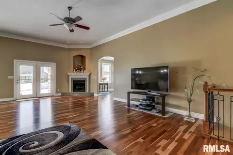 7401 Torrington Way, Springfield, IL 62711 photo 2