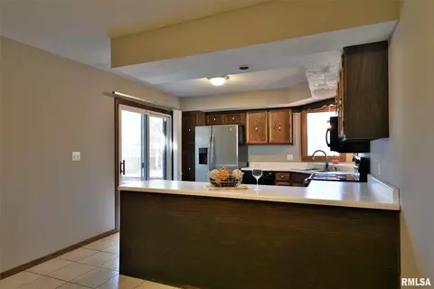 2817 Brandywine Rd, Springfield, IL 62704 photo 2