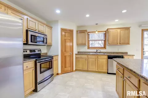525 Willows Ave, Chatham, IL 62629 photo 7