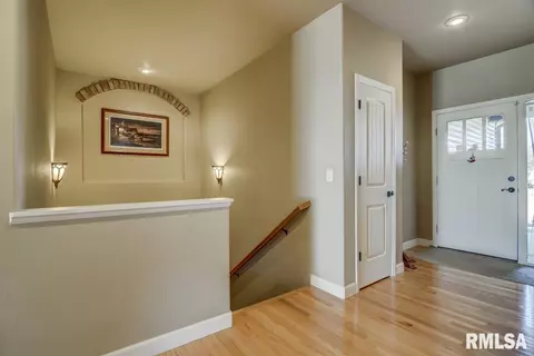 520 E Spruce St, Chatham, IL 62629 photo 2