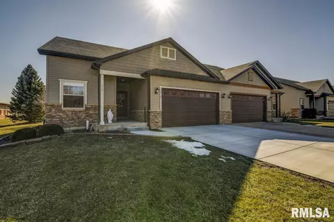 520 E Spruce St, Chatham, IL 62629 photo 1