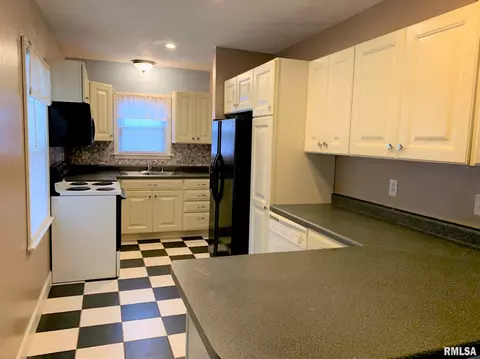 2456 S 5th St, Springfield, IL 62703 photo 9