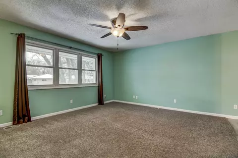 8 Ranger Dr, Springfield, IL 62702 photo 2