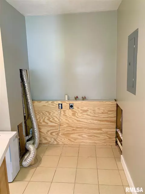 1429 W North Grand Ave, Springfield, IL 62702 photo 8