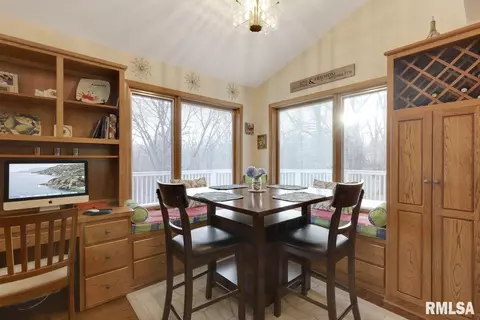 3700 W Bluffs Rd, Springfield, IL 62711 photo 18