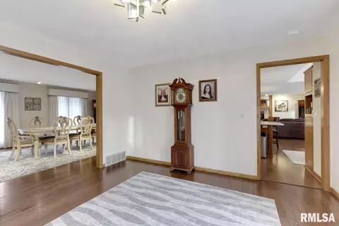 3700 W Bluffs Rd, Springfield, IL 62711 photo 13