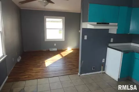 8 St James Ct, Springfield, IL 62703 photo 6