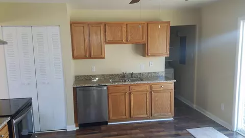233 Walnut Valley Dr, Springfield, IL 62707 photo 3