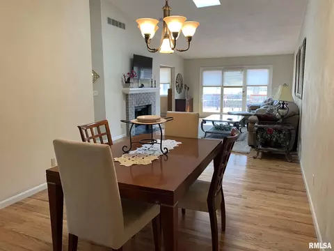 1815 S Cog Mill Ct, Springfield, IL 62704 photo 5