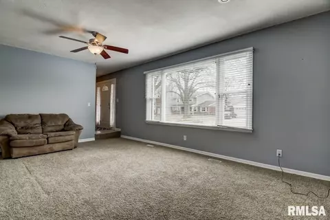23 Danbury Dr, Springfield, IL 62704 photo 5