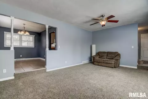 23 Danbury Dr, Springfield, IL 62704 photo 4