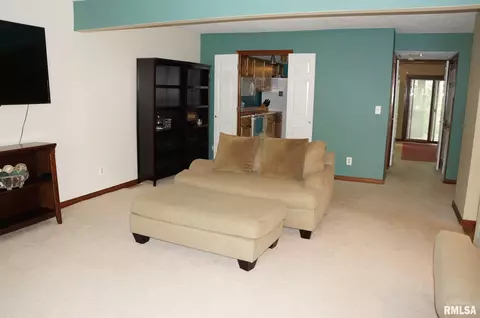 84 Country Pl, Springfield, IL 62703 photo 4