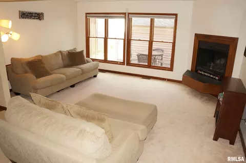 84 Country Pl, Springfield, IL 62703 photo 2