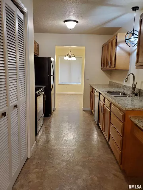 319 Bellerive Rd, Springfield, IL 62704 photo 4