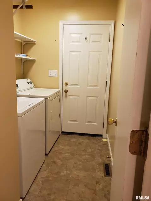 319 Bellerive Rd, Springfield, IL 62704 photo 11