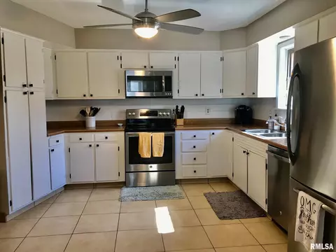816 Randolph Ct, Springfield, IL 62702 photo 11
