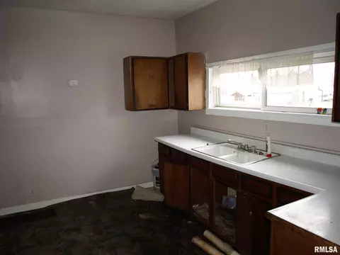 308 E Adams St, Abingdon, IL 61410 photo 10
