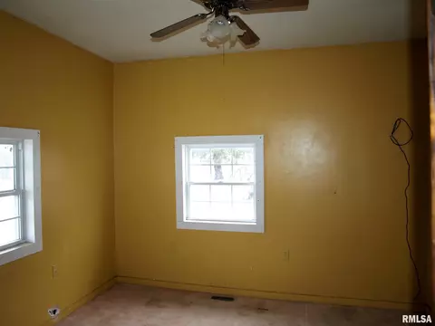 310 E Adams St, Abingdon, IL 61410 photo 8