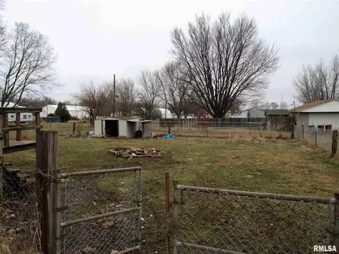 310 E Adams St, Abingdon, IL 61410 photo 3