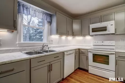 1300 W Iles Ave, Springfield, IL 62704 photo 9