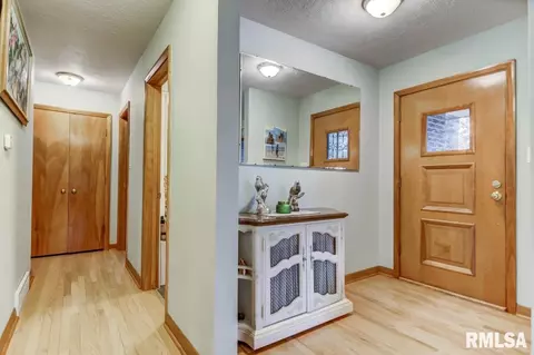177 Circle Dr, Springfield, IL 62703 photo 2