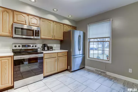 1608 Thornhill Dr, Springfield, IL 62711 photo 8