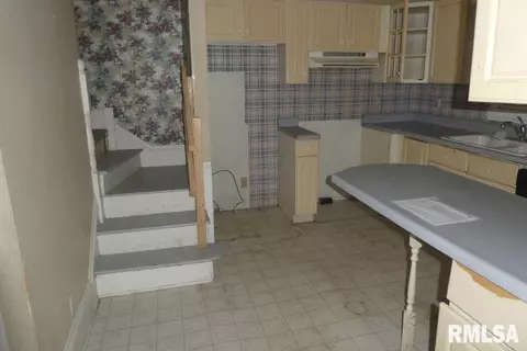 1146 N 2nd St, Springfield, IL 62702 photo 10