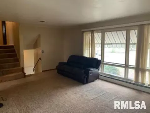 2305 Blackhawk Rd, Springfield, IL 62702 photo 2