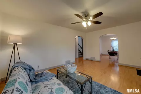 2410 S 7th St, Springfield, IL 62703 photo 2