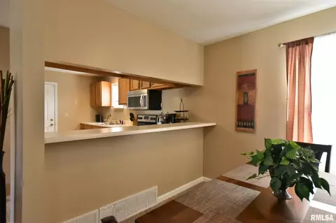 1504 E Reynolds St, Springfield, IL 62702 photo 8