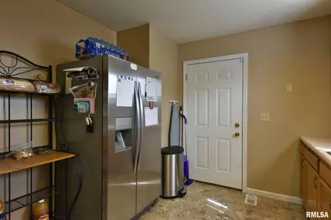 1504 E Reynolds St, Springfield, IL 62702 photo 11