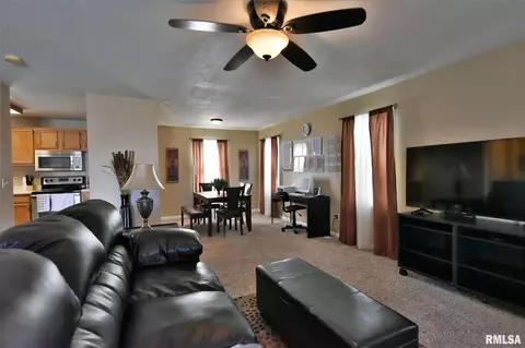 1504 E Reynolds St, Springfield, IL 62702 photo 4