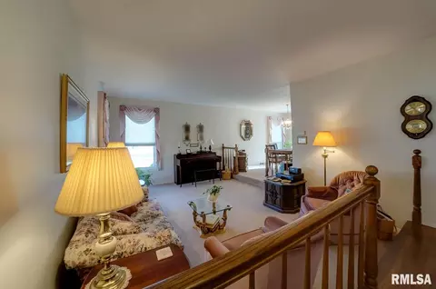 2704 Arrowhead Dr, Springfield, IL 62702 photo 3