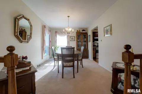 2704 Arrowhead Dr, Springfield, IL 62702 photo 9