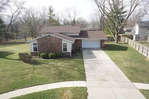 2704 Arrowhead Dr, Springfield, IL 62702 photo 1