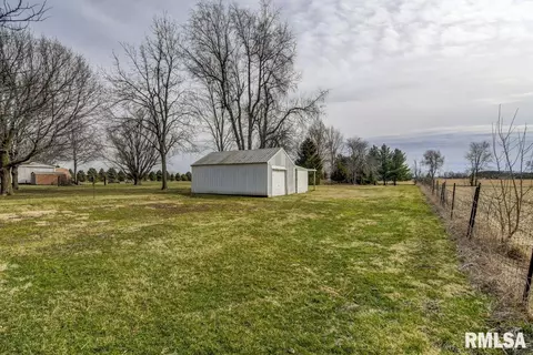 632 E Main St, Rochester, IL 62563 photo 4
