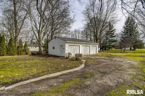 632 E Main St, Rochester, IL 62563 photo 3