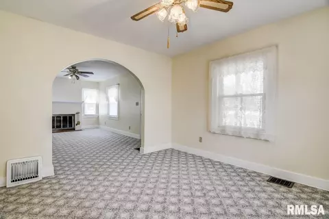632 E Main St, Rochester, IL 62563 photo 9