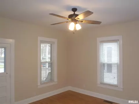 1408 W Edwards St, Springfield, IL 62704 photo 3