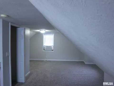 1921 N 22nd St, Springfield, IL 62702 photo 9